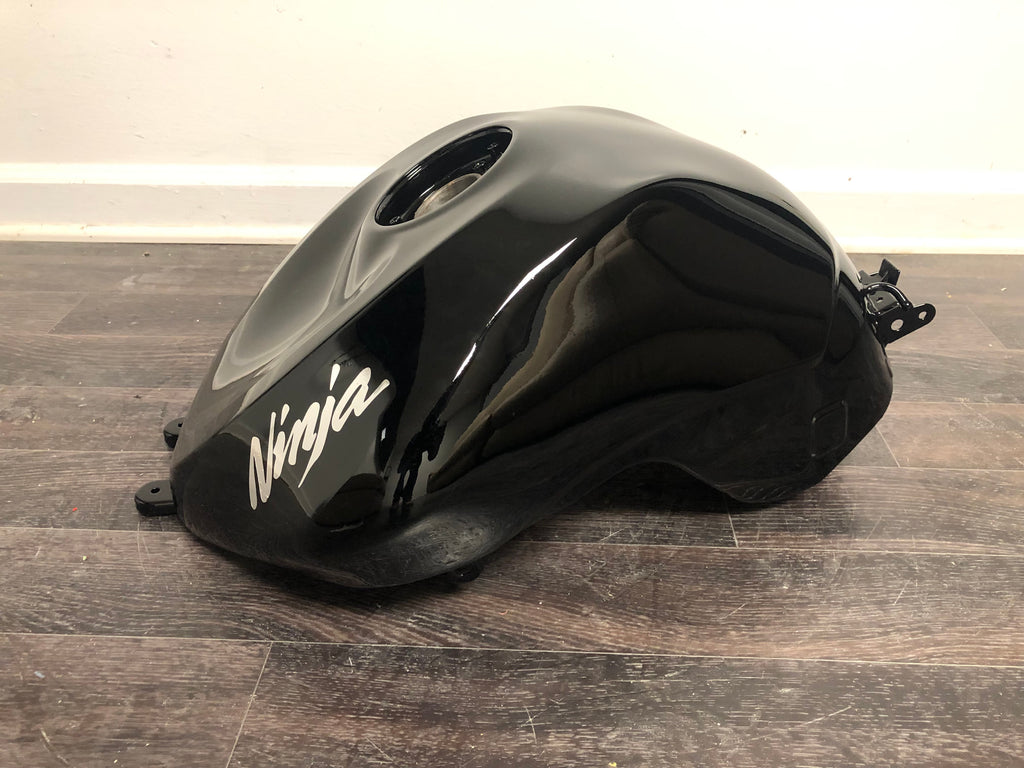 09-18 Ninja Kawasaki zx6r gas tank with decals – Deucemoto