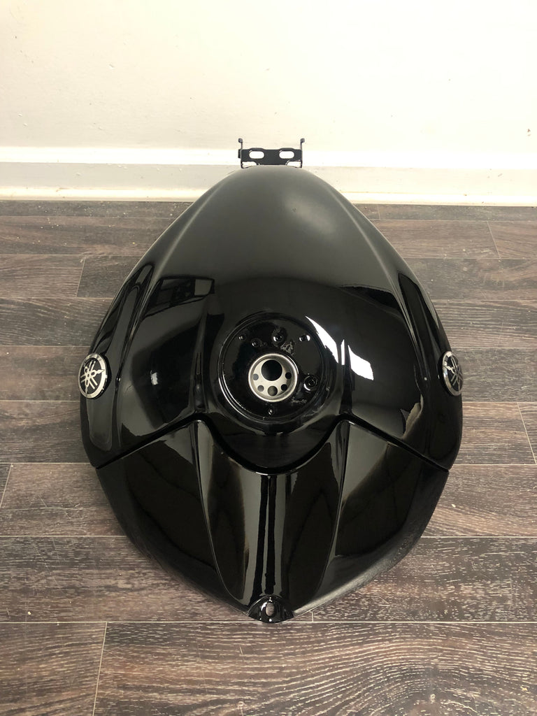 08-16 Yamaha R6 tank with symbols – Deucemoto
