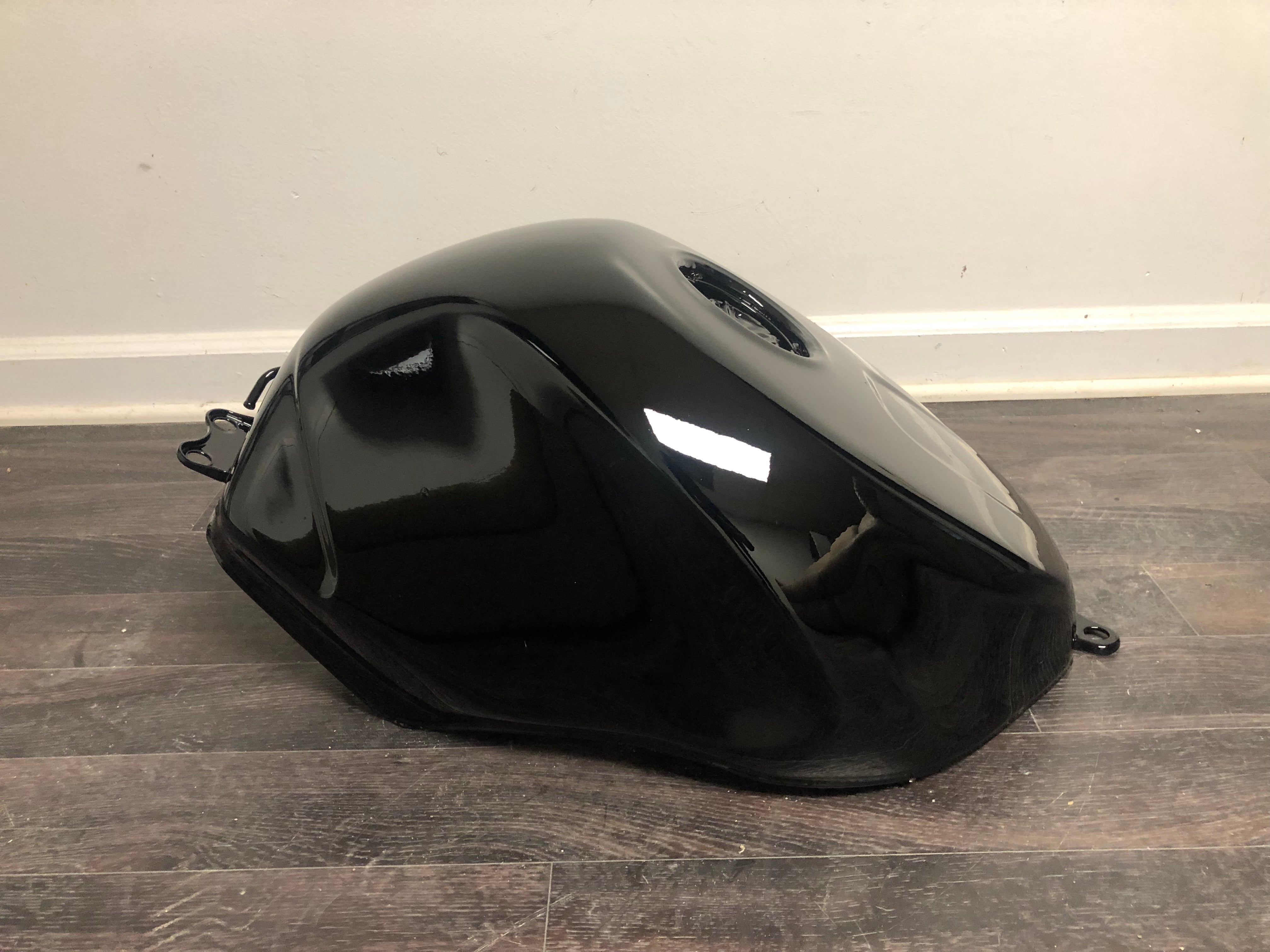 00-02 zx6r, 05-08 ZZR600 gas tank – Deucemoto