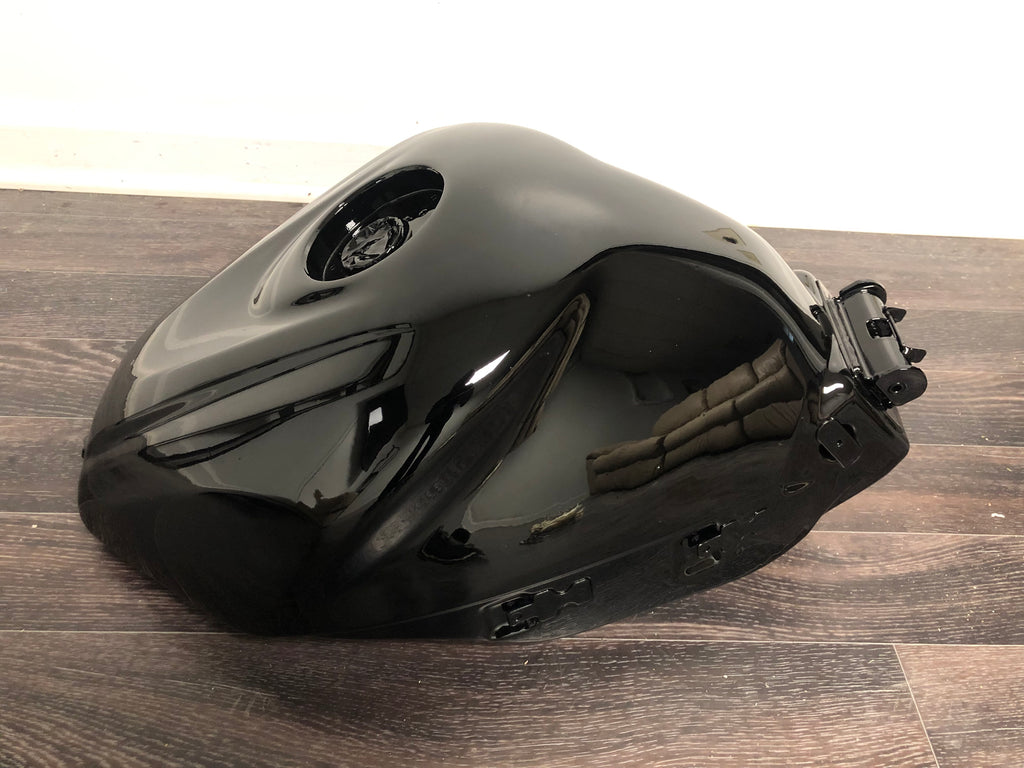 02-03 Yamaha R1 tank – Deucemoto